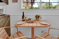 메인 스트리트까지 1마일, 핑크 하우스에 오신 것을 환영합니다!