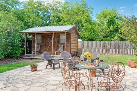 Texas Charm Texana - 15 Min Walk to Main