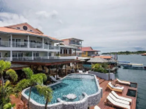 Tropical Suites Hotel โรงแรมในโบกาสเดลโตโร