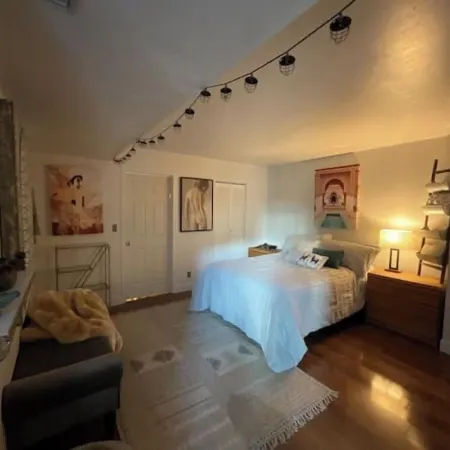 Downtown Larimer Square with amenities!