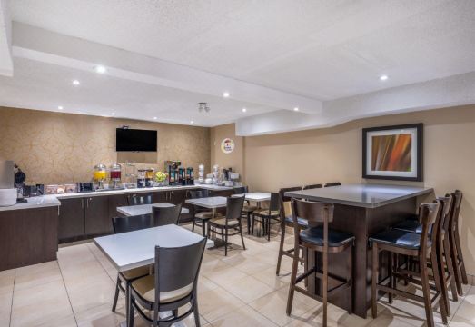 수퍼 8 토론토 이스트