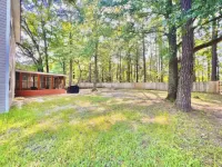 Paramour: huge yard home with ground floor bedroom 25 min to Charleston Hotels in Berkeley County