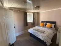 Spacious 6 Bedroom Family House Hotels in Barnsley
