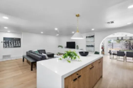 NEW 1 Min Walk DT Gilbert - 4 Bedroom Retreat