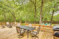 Deck & Fire Pit: Unique Pottsboro Haven - Homestays