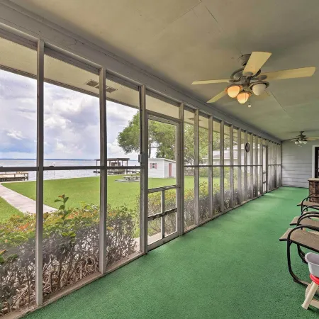 Lakefront Livingston Home w/ Dock, 1 Mi to Launch!