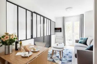 Cozy Apartment - 1Br/4P Montmartre / Sacre Coeur โรงแรมใกล้ลาซิกาล