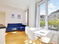 Cozy Apartment 2Bdr/5P - in the Heart of Suresnes Hotels near Philips