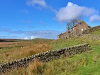 Cottage in Peak District with Scenic Views