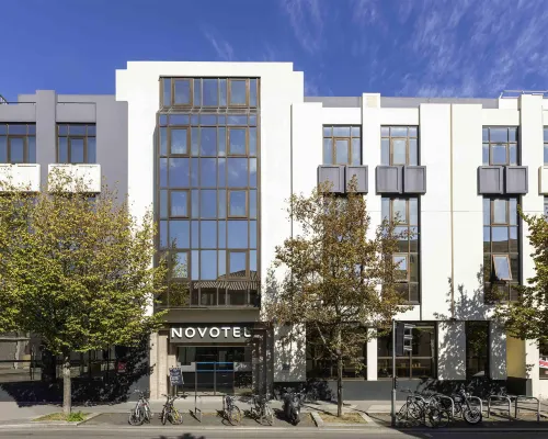 Novotel Bordeaux Centre Gare Saint Jean Hotels near Bastide