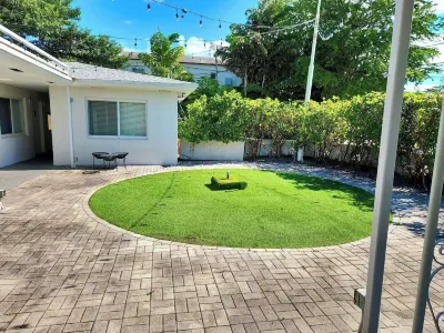 Fabulous Studio 15 Min from the Beach 미모 주변 호텔
