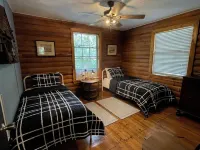 Log Cabin near Ocala and World Equestrian Center ideal for family retreats.