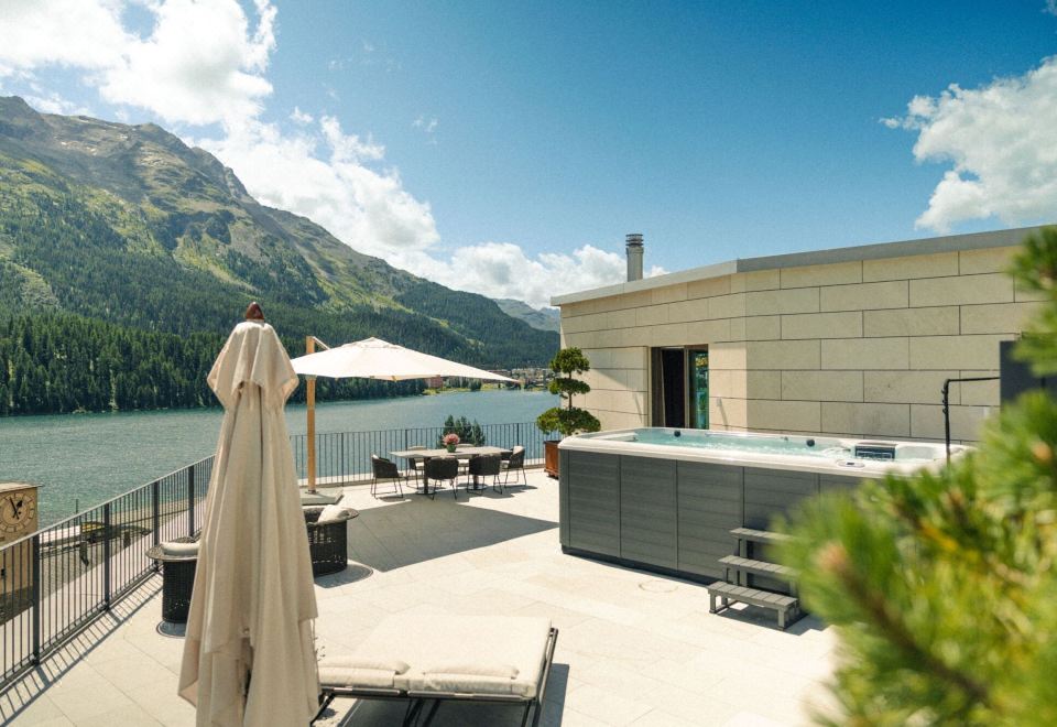 Hotel Grace la Margna ST Moritz의 실내 수영장