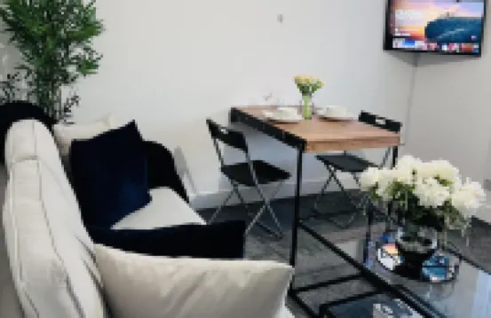 2 Bed Apartment Sleeps 3 -Smart Tv -Private Garden