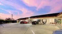 Sapphire City Motor Inn - Parking