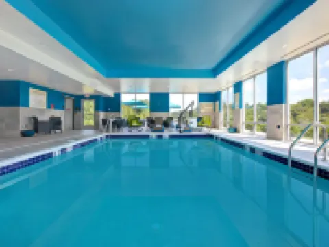 ハンプトン イン & スイーツ デプトフォード グロスターのホテル