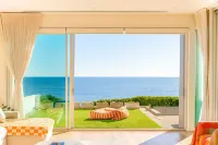 Henley Beachfront Luxury Home With Private Pool, Spa And Sauna!