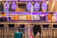 Moxy Berlin Airport - bar