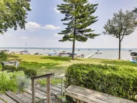 Swim, Fish and Boat House on Stunning Higgins Lake! Hotels in Roscommon County