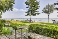 Swim, Fish and Boat House on Stunning Higgins Lake!