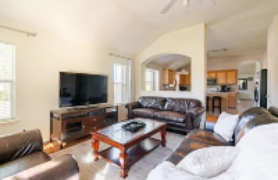 Large 4 Bedrooms Home - Workforce Rental - Washer/Dryer - Garage - Full Kitchen