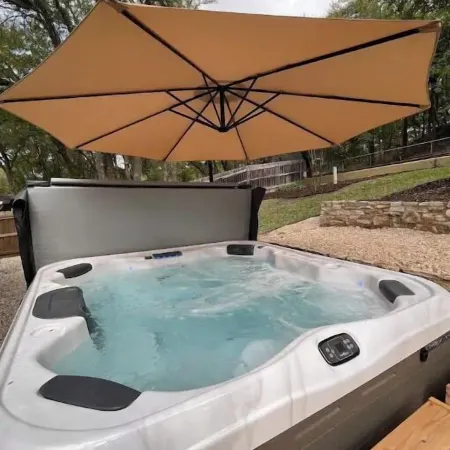 Rock House Retreat w/Hot Tub and Fireplace. Pet Friendly!