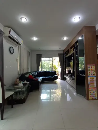 รูปภาพของSpacious Entire House with shared Fitness Room and Shared Indoor Pool in club
