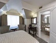 Riverside Inn Hotels near The Olive Tree