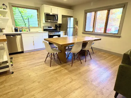 Downtown cottage with hot tub and fenced yard