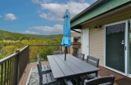 Table Rock Lookout Duo - Spacious Balcony