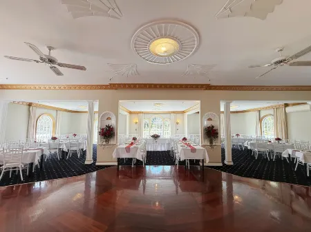 Wallaceville Motor Lodge Отели в г. Аппер Хатт