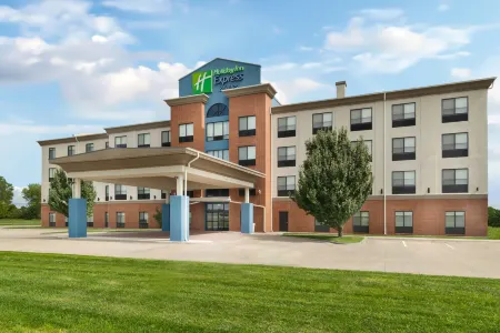 Holiday Inn Express & Suites Pratt
