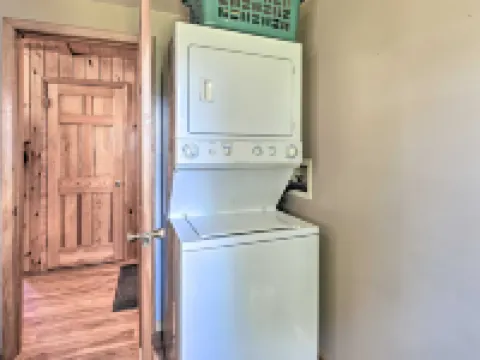 Lakefront Gloversville Home w/ Beach + Dock! Hoteles en Condado de Fulton