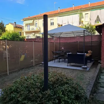 Cozy apartment near the center with garden, pets allowed