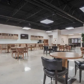 Cottonwood Suites Savannah Hotel & Conference Center