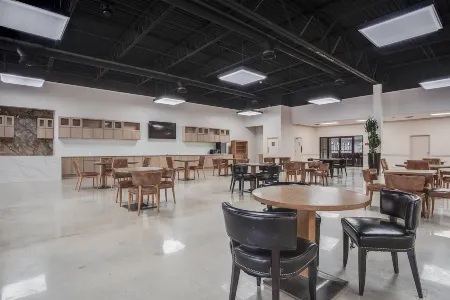 Cottonwood Suites Savannah Hotel & Conference Center