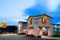 Super 8 by Wyndham Guelph Hotels in Elora
