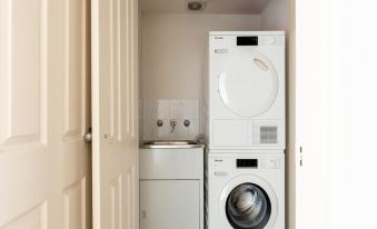 Spacious 3-Bed with Alfresco Dining by Amenities