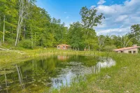 Luxe Cabin Compound 4 Mi to Cameron State Forest! - 3-Star