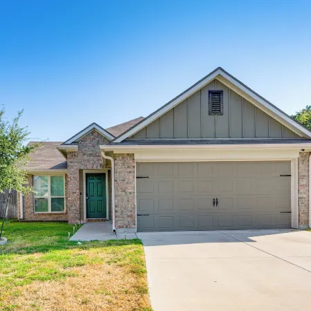 9 Mi to College Station: Dog-friendly Home w/ Yard