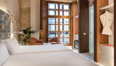 アクセル ホテル バレンシア – アダルツ オンリー セラノスの塔周辺のホテル