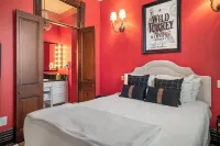 Southern Charm and Comfort on the Bourbon Trail- Trail Suites Inn, Suite C