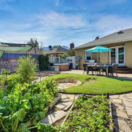 Near Hiking, Dining & Parks! Sunny SLC Retreat