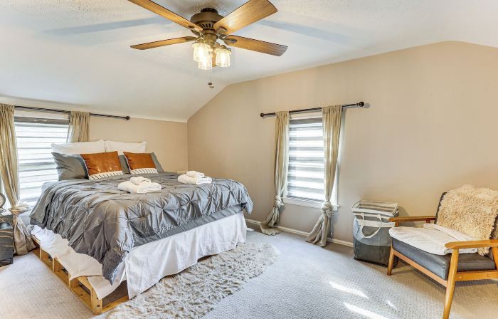 Cozy Home 4 Mi to YSU Campus: Penguins Welcome!