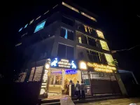 The Neeraj Ganga Rajmahal Wellness with Ganga View - vasca da bagno
