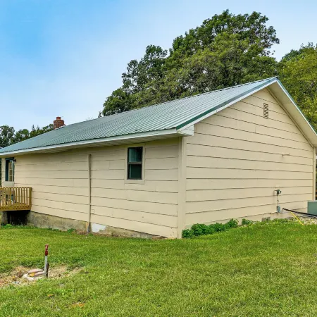Dog-friendly Cabin w/ Yard Near Auxvasse Creek!