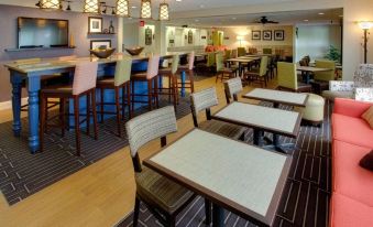 Pittsburgh Airport Inn and Suites