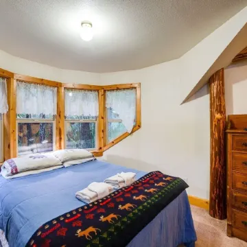 25sl - Hot Tub - BBQ - Pets Ok - Wifi - Sleeps 6 1 Bedroom Home by RedAwning