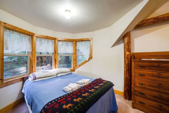 25sl - Hot Tub - BBQ - Pets Ok - Wifi - Sleeps 6 1 Bedroom Home by RedAwning