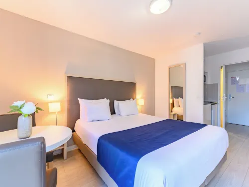 Séjours & Affaires Pantin Charles de Gaulle - 3-Star